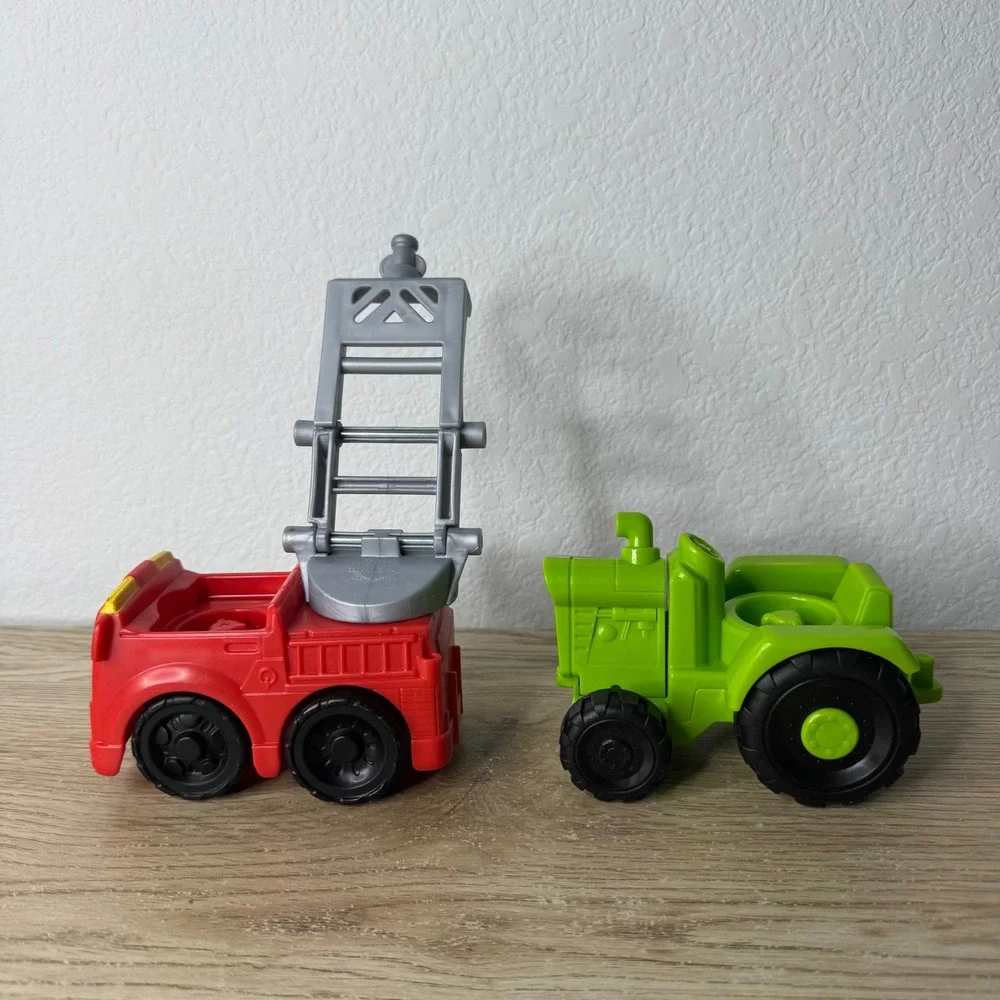 Fisher-Price Little People Red‎ Fire Truck and Helpful Harvester Green Tractor